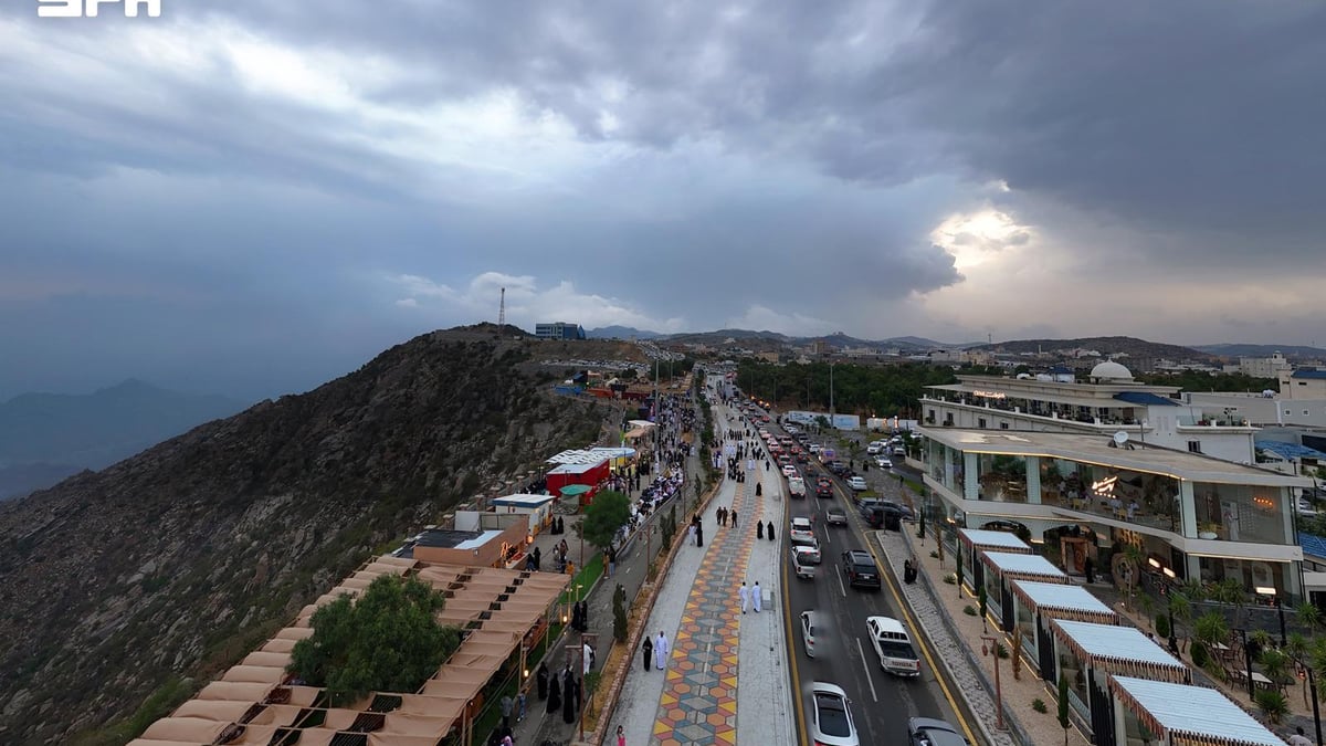 النماص وجهة صيفية مميزة بأجواء ضبابية وممطرة في عسير