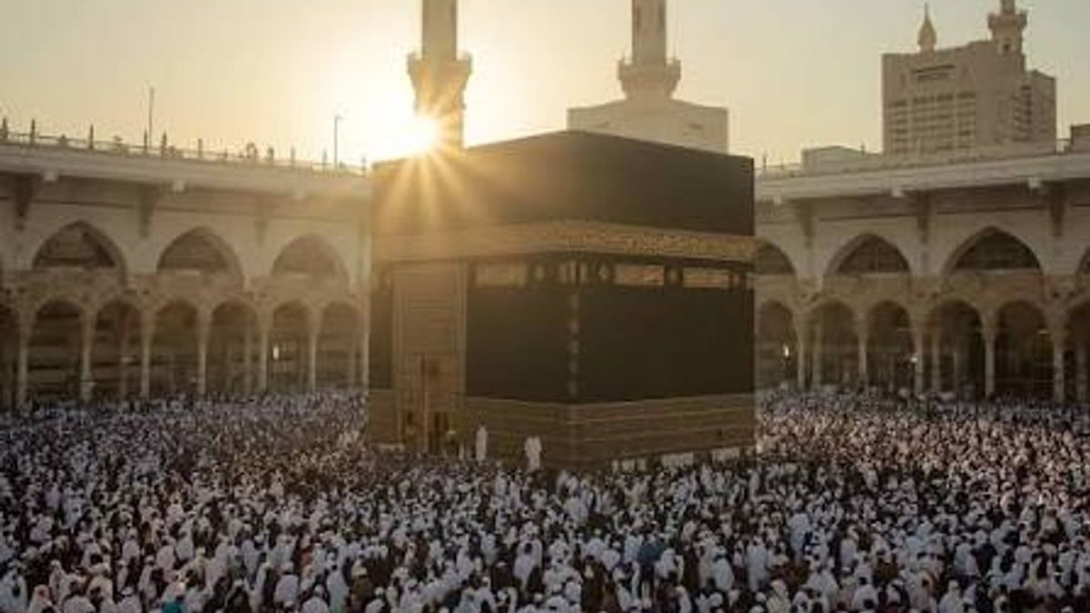 تعامد الشمس على الكعبة المشرفة غدًا في مكة عند 12:26 ظهرًا