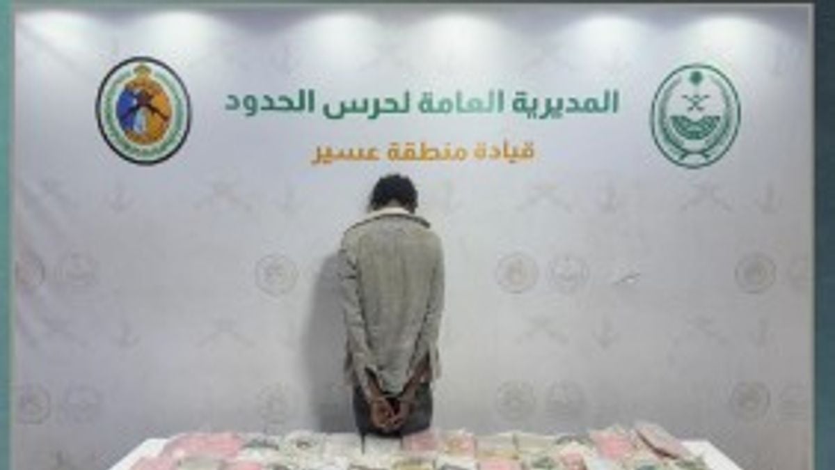 حرس الحدود بعسير يضبط مهربًا إثيوبيًا بحوزته 60 كيلوجرامًا من القات