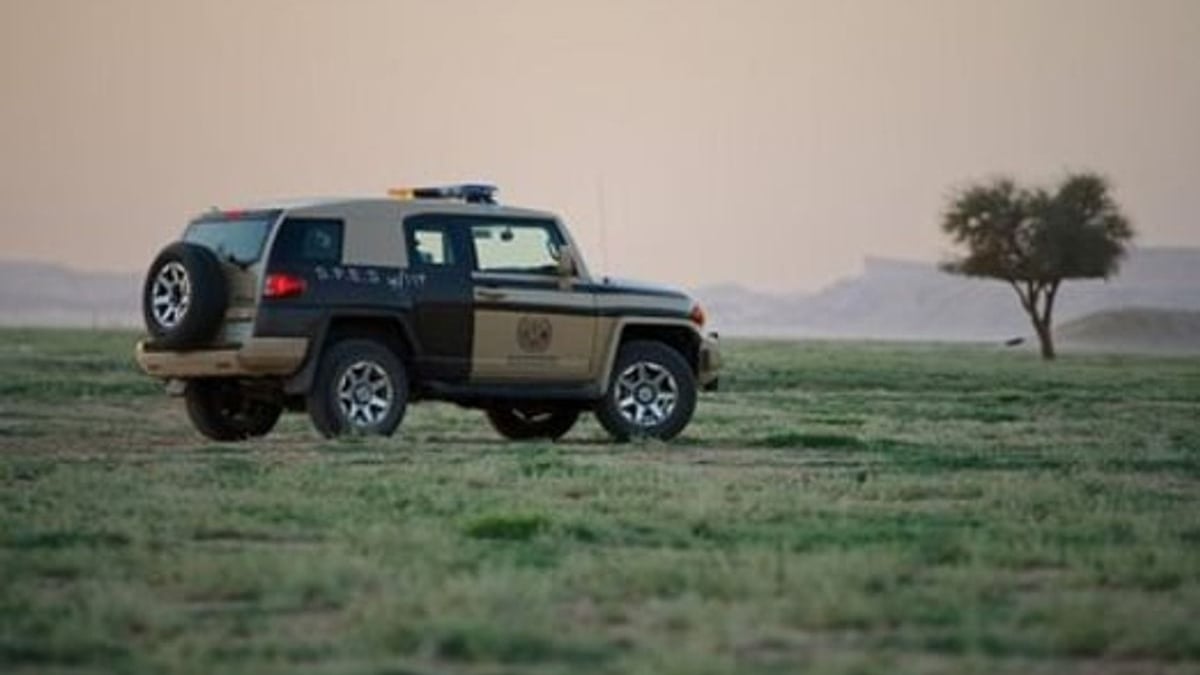 ضبط مخالف لنظام البيئة لإشعال النار في عسير