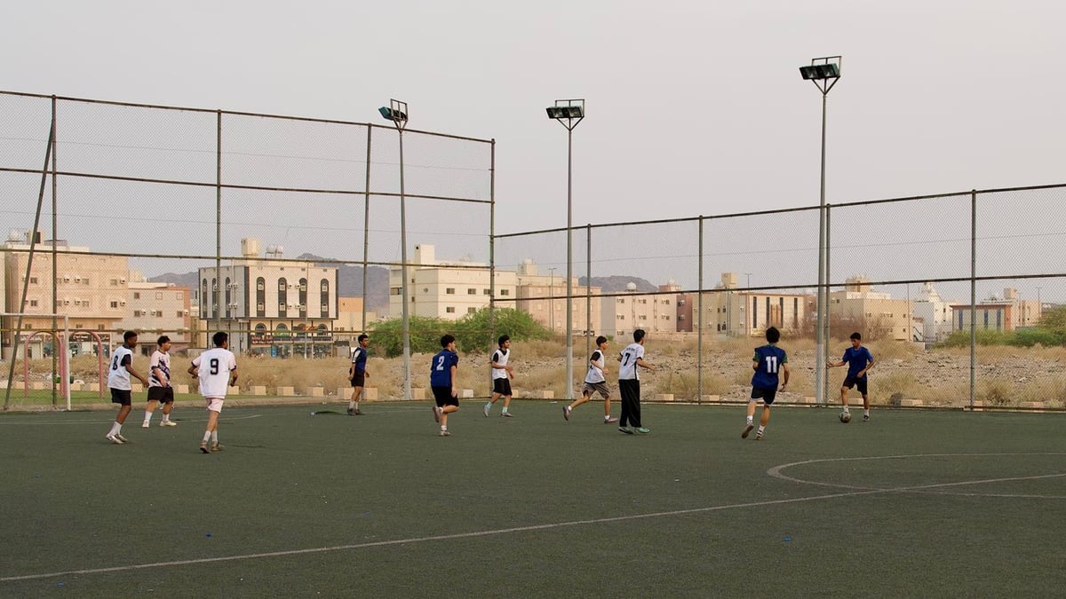 ملاعب الأحياء في مكة تعزز الرياضة وتكتشف المواهب