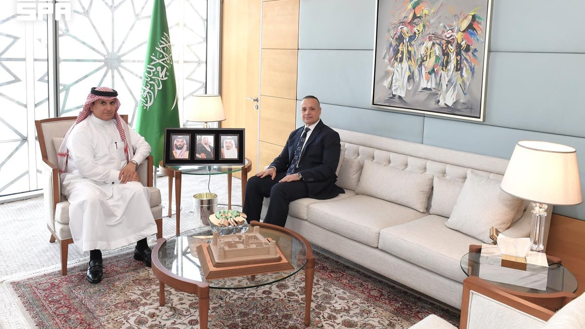 مندوب السعودية يناقش قضايا مع أمين عام البرلمان العربي