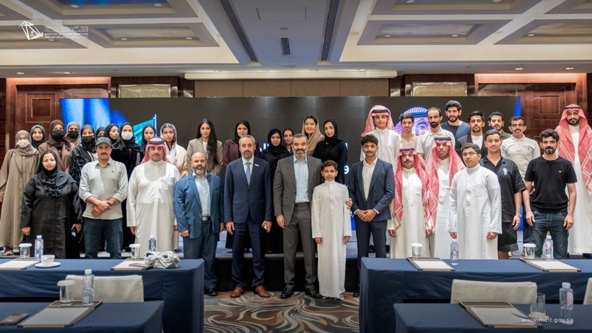 وزير الاتصالات يلتقي الطلاب المبتعثين في الصين ويشدد على دورهم في مستقبل التقنية