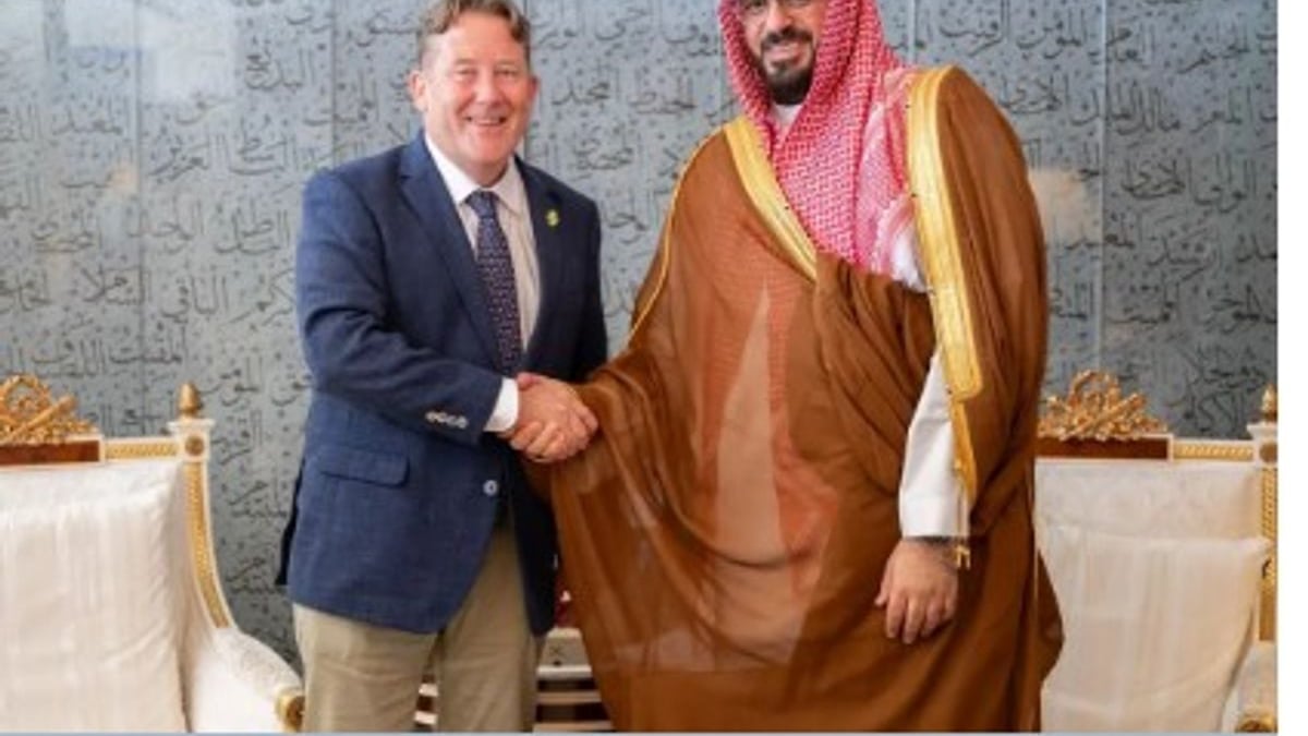 وزير الاقتصاد السعودي يناقش التعاون مع نظيره الإيرلندي للطاقة والبيئة