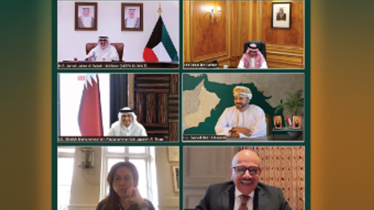 وزير الخارجية يشارك في مشاورات خليجية للأمن وحرية الملاحة