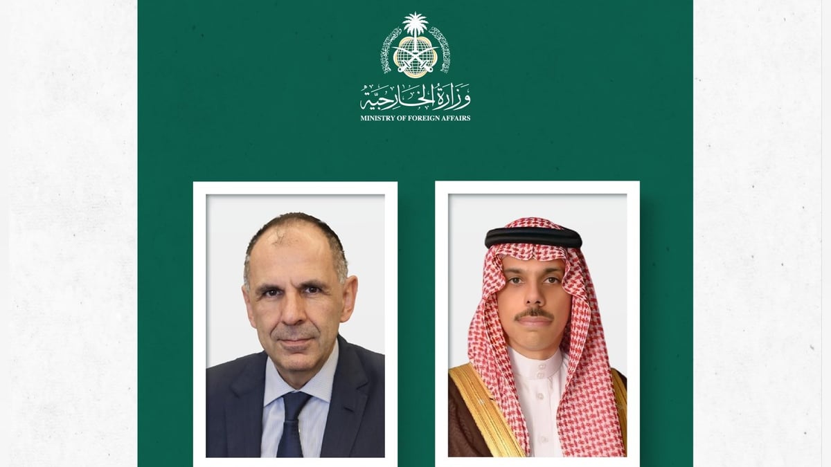 وزير الخارجية يناقش مع نظيره اليوناني تعزيز العلاقات والأوضاع الإقليمية