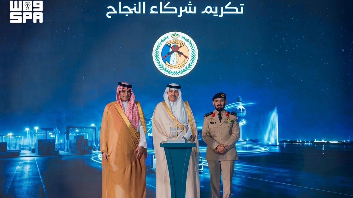وزير النقل يكرم حرس الحدود في تدشين أكبر منطقة تفويج شاحنات بجدة