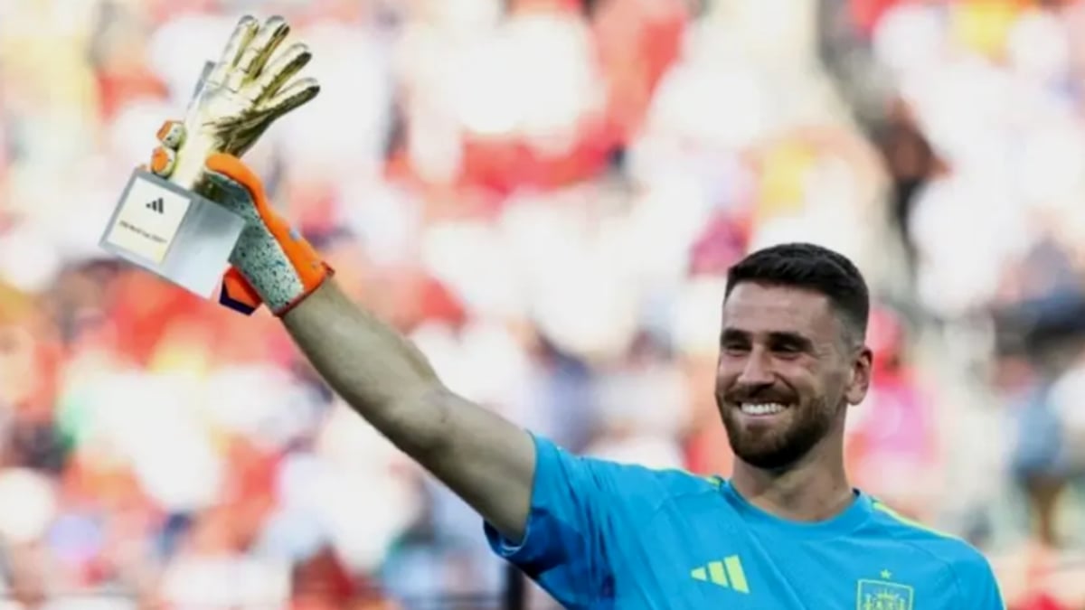 يوناي سيمون يحصل على القفاز الذهبي كأفضل حارس في كأس العالم 2026