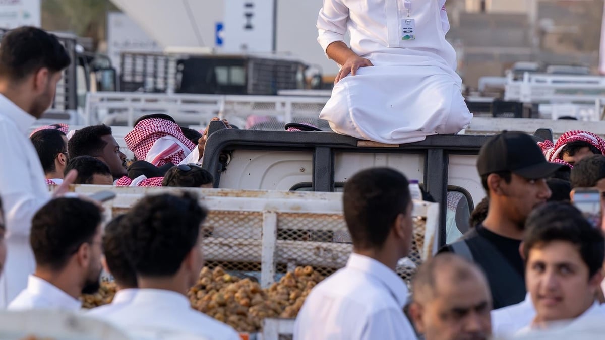 200 دلّال يشاركون في مزادات كرنفال بريدة للتمور