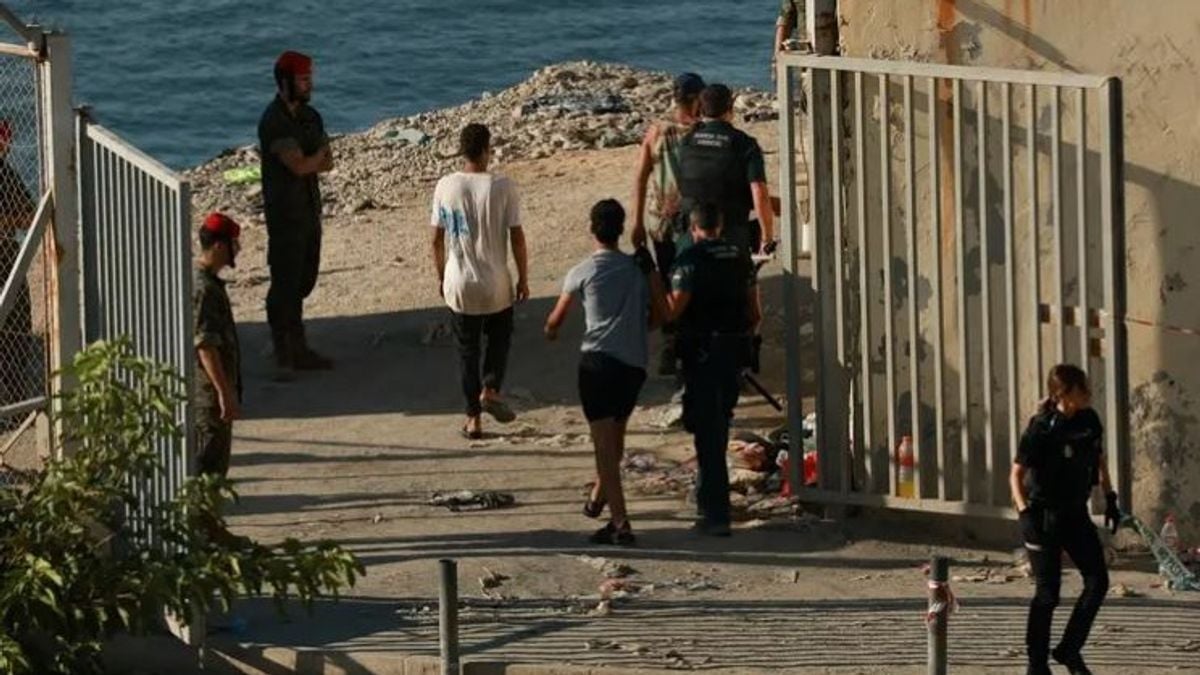 73 ألف مهاجر يغادرون سبتة إلى المغرب و71 قتيلاً في الحادث