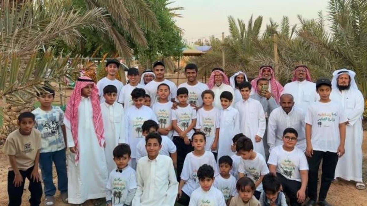 أسرة الغضية تعلم أطفالها فن «خراف النخيل» في بريدة للموسم الثالث