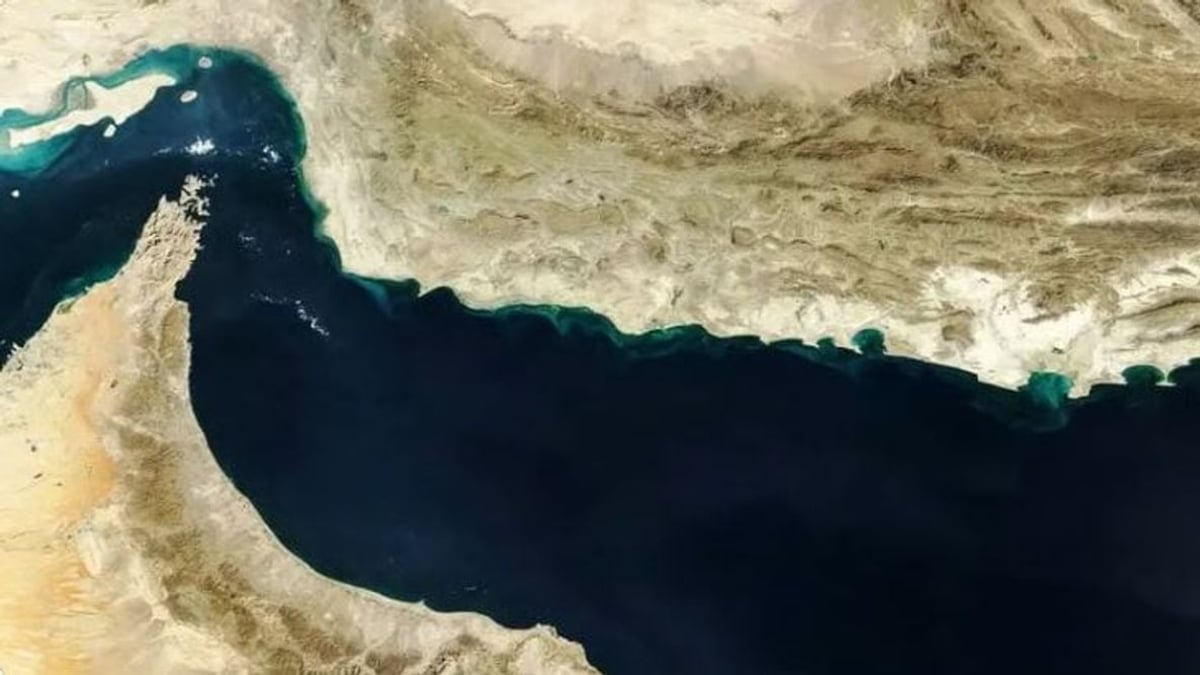 أمريكا تعرض رفع العقوبات عن إيران مقابل فتح هرمز