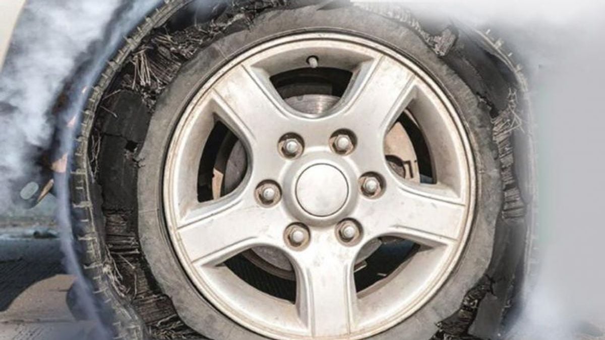 إرشادات المرور لتجنب انفجار إطارات المركبات في الحرارة العالية