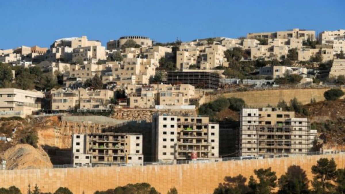 الاحتلال يطرح مناقصة لبناء 627 وحدة استيطانية شمال القدس