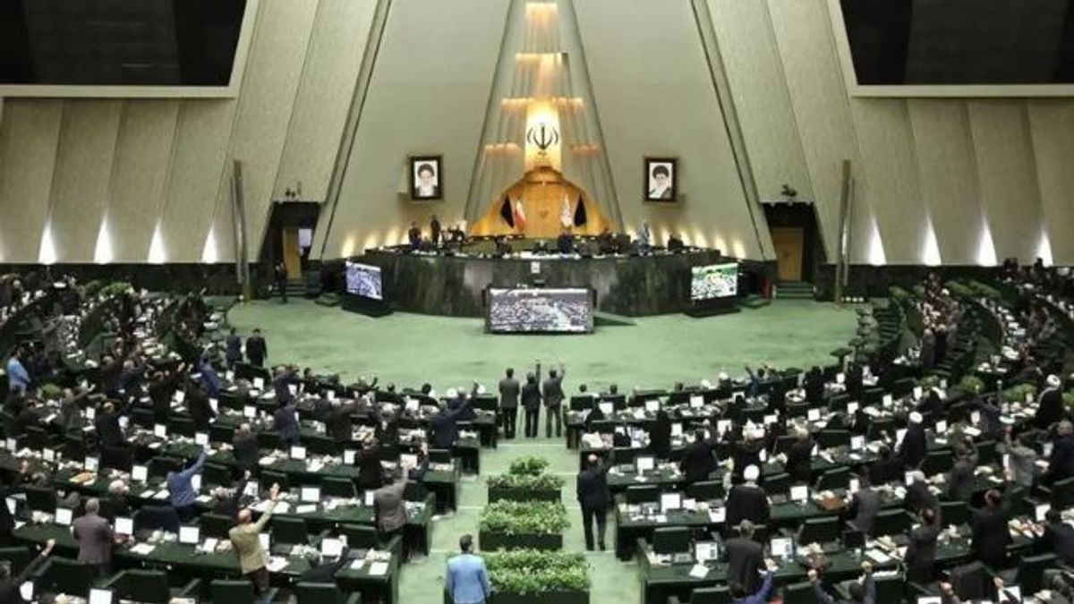 البرلمان الإيراني يقر قانون تجريم لقاءات الإعلام المعادي