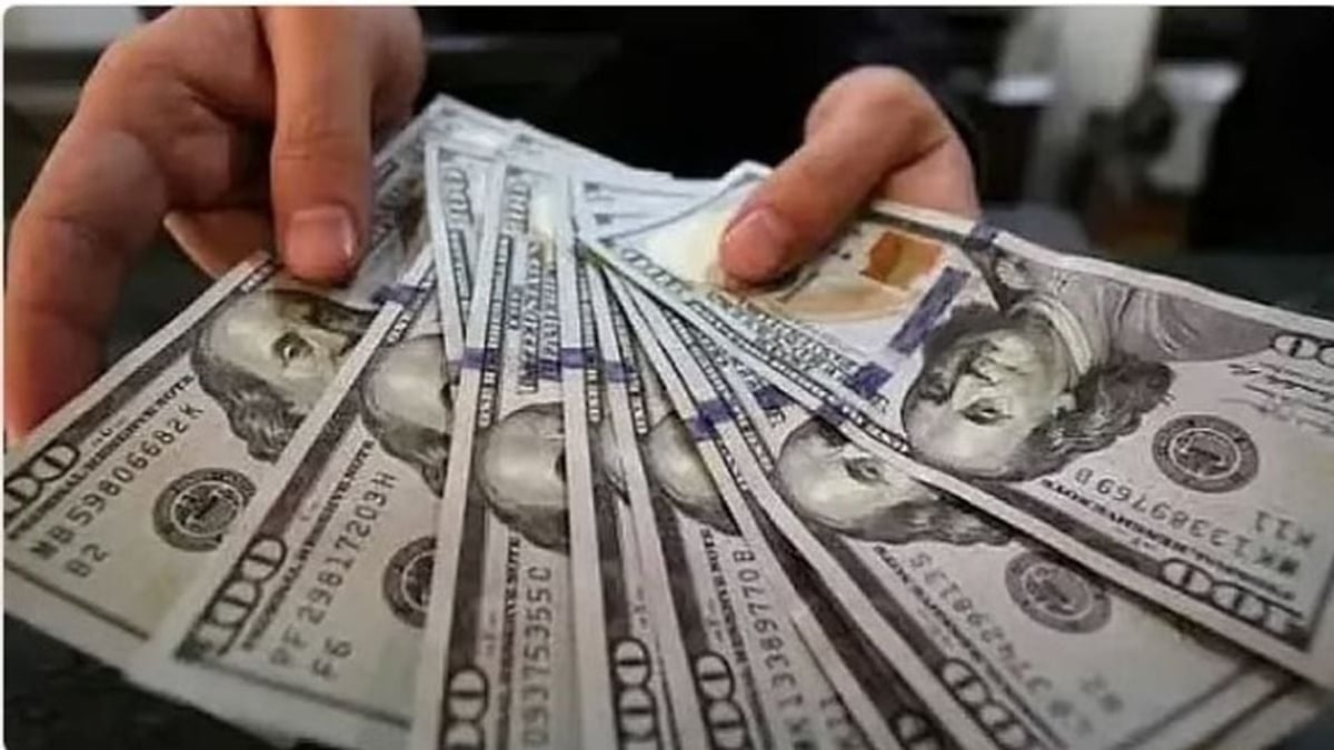 الدولار يهبط قرب أدنى مستوى له خلال ثلاثة أشهر