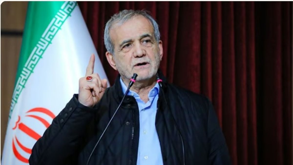الرئيس الإيراني يؤكد الصمود أمام العقوبات الأمريكية ويصفها بحرب غير متكافئة