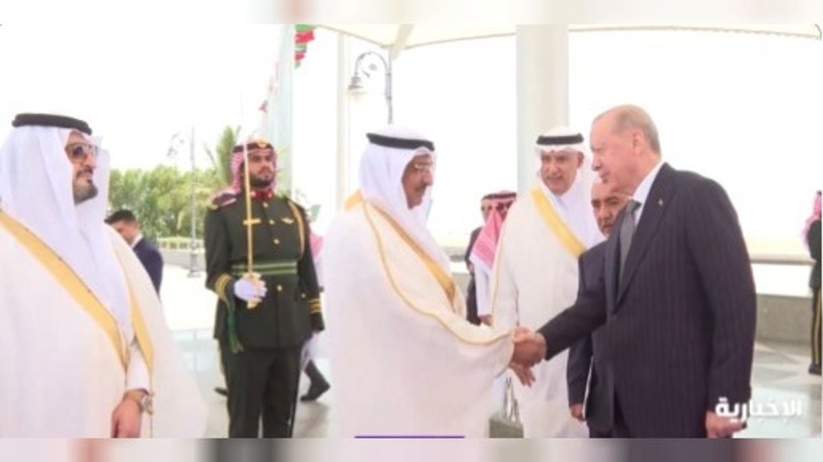 الرئيس التركي يصل إلى جدة لبحث العلاقات الثنائية