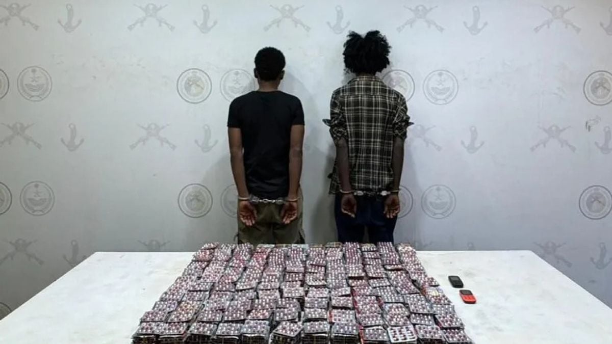 القبض على إثيوبيين حاولا تهريب 20,800 قرص طبي في جازان