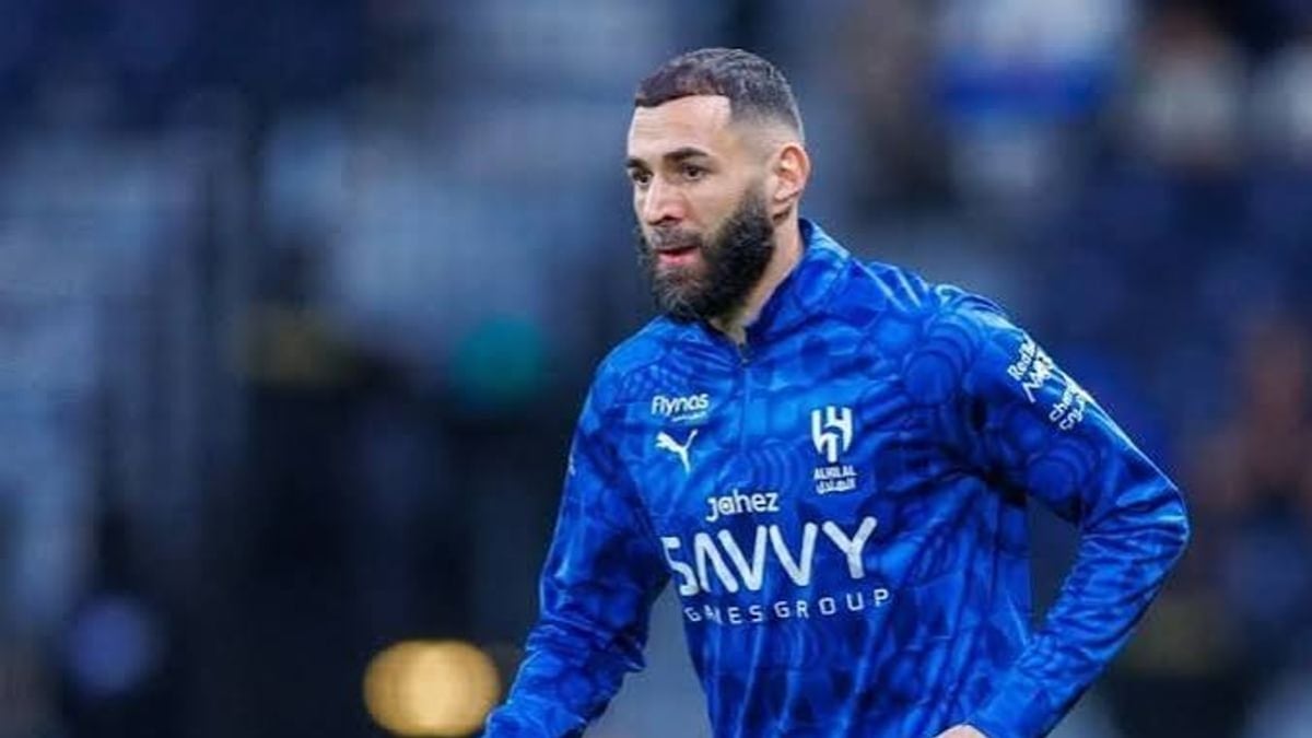الهلال يعلن عن رحيل بنزيما بالتراضي