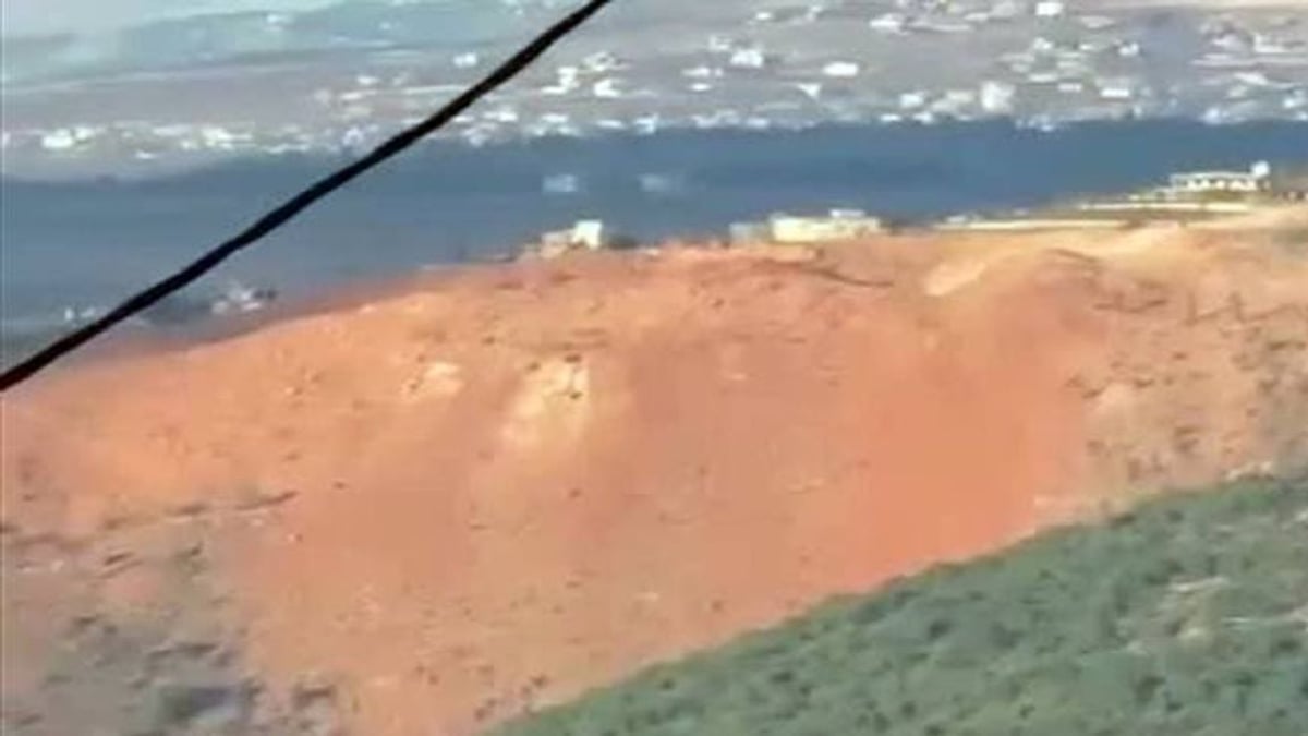 انهيار جزء من جبل القنطرة في جنوب لبنان بعد تفجيرات إسرائيلية