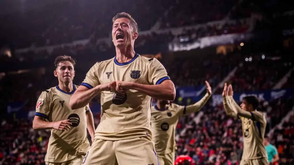 برشلونة يكرم ليفاندوفسكي بعد أربع سنوات من التألق