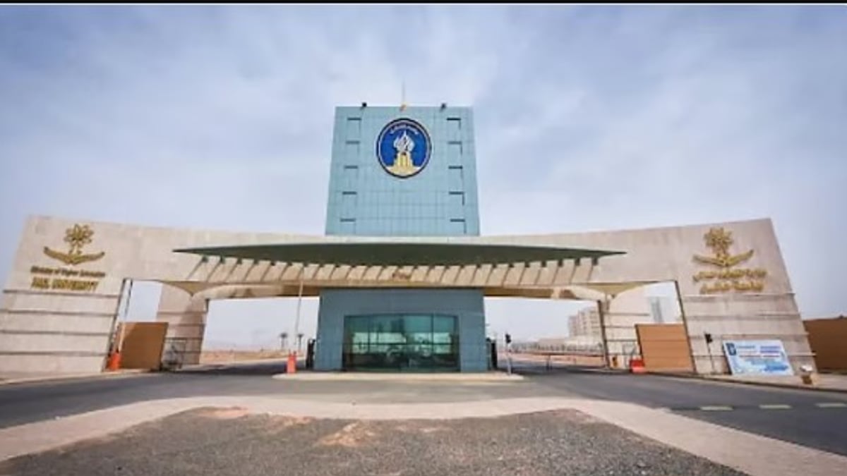 جامعة حائل تفتح باب التسجيل الإلكتروني للفصل الأول 1448هـ