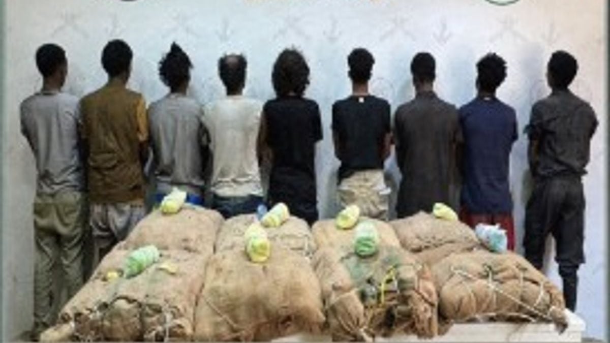 حرس الحدود بجازان يضبط 9 يمنيين وإثيوبيين لتهريب 180 كيلوجرامًا من القات