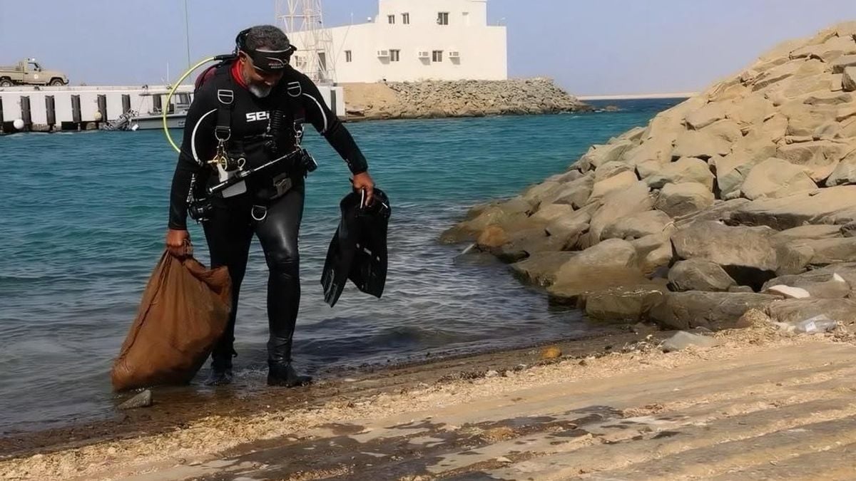 حرس الحدود يطلق مبادرة لتنظيف قاع البحر بالمدينة المنورة