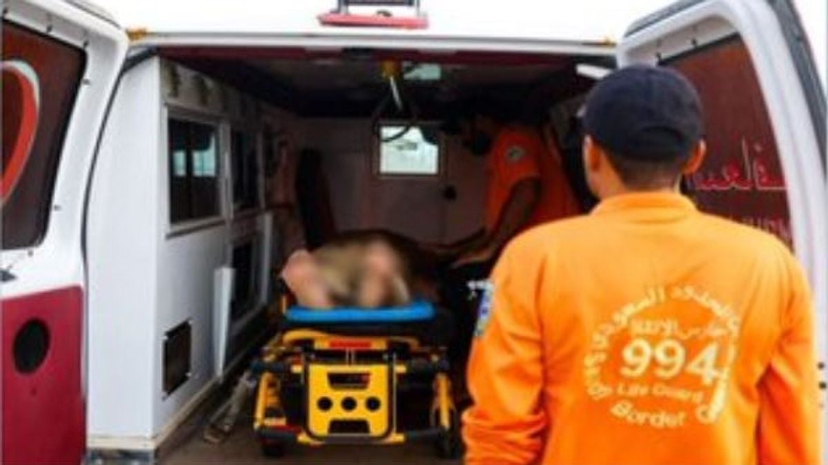 حرس الحدود ينقذ مواطناً تعرض لوعكة صحية في البحر بجازان