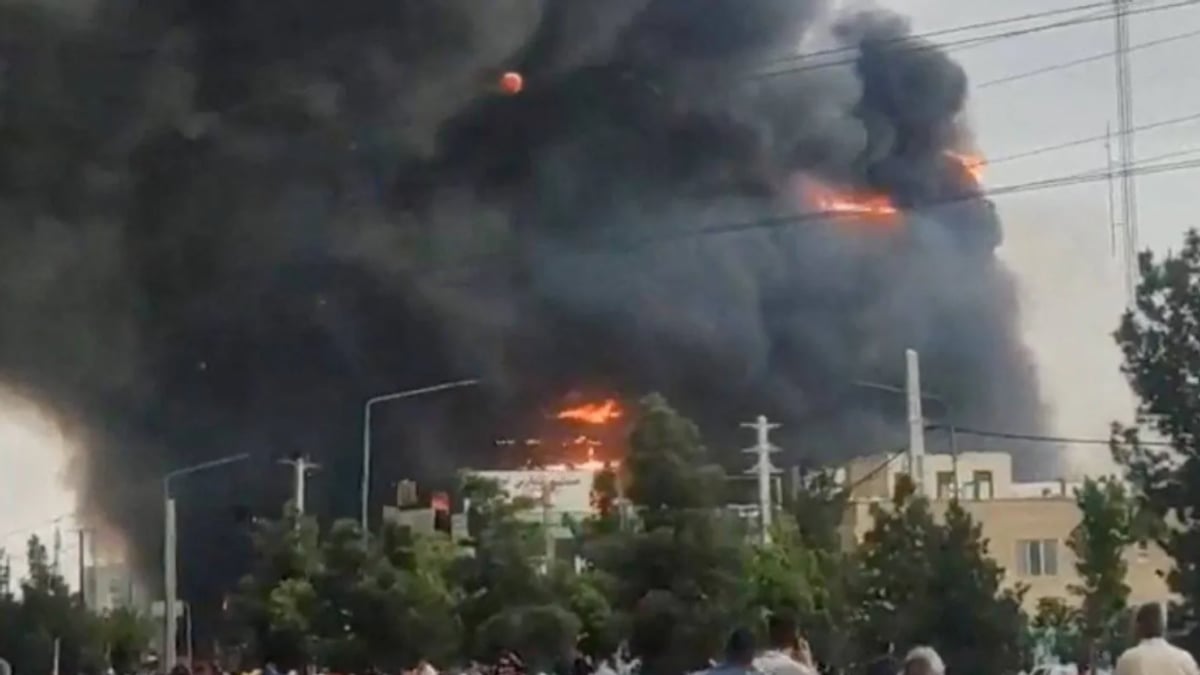 حريق في مصنع بمنطقة ناصر آباد الصناعية بطهران