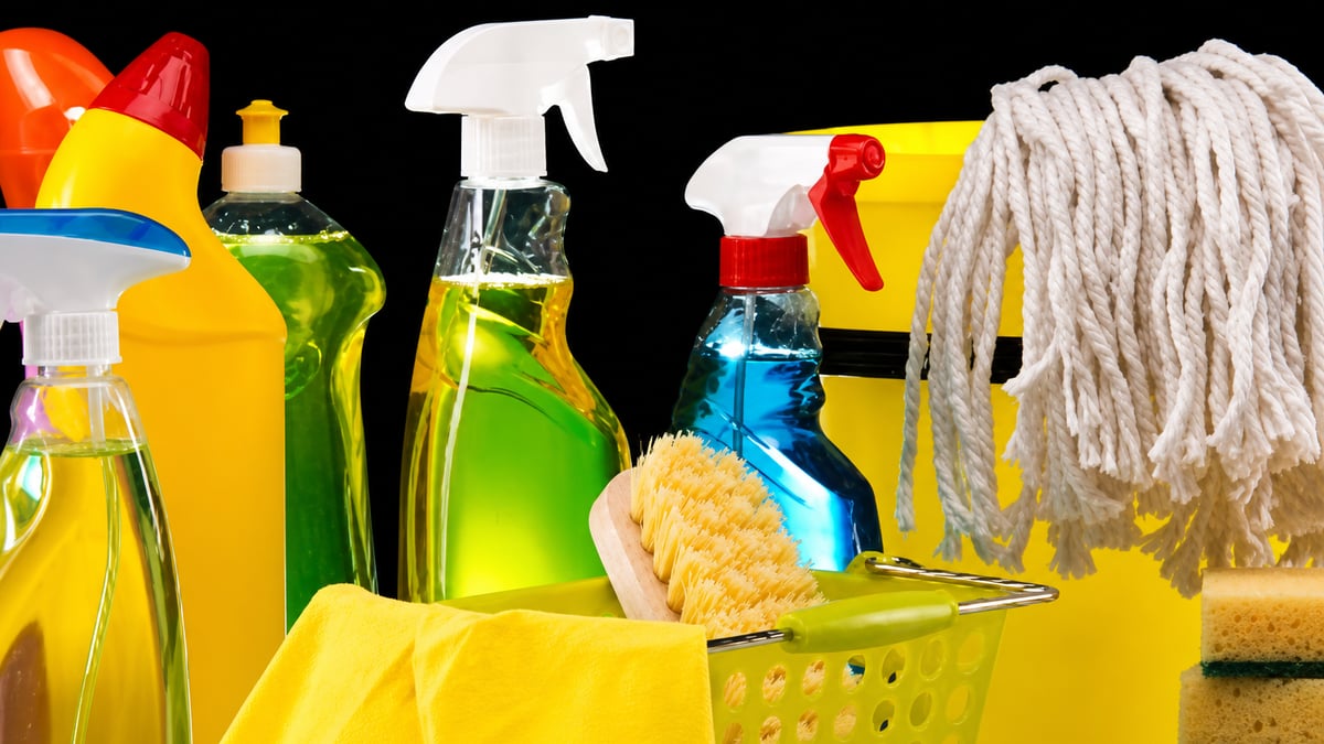 خبراء: منتجات التنظيف المعطرة تسبب تلوثًا خفيًا يؤثر على الصحة