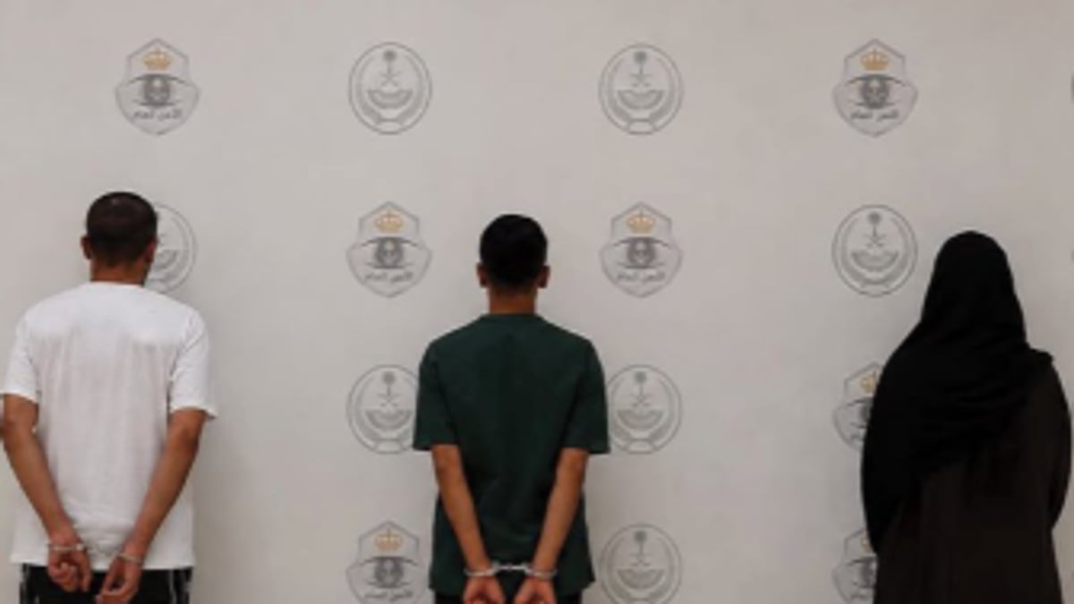 دوريات الأمن تتدخل في مشاجرة بين شخصين وفتاة بالرياض