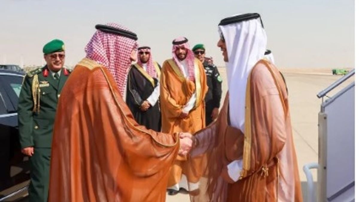 رئيس وزراء قطر يصل الرياض لبحث العلاقات الثنائية