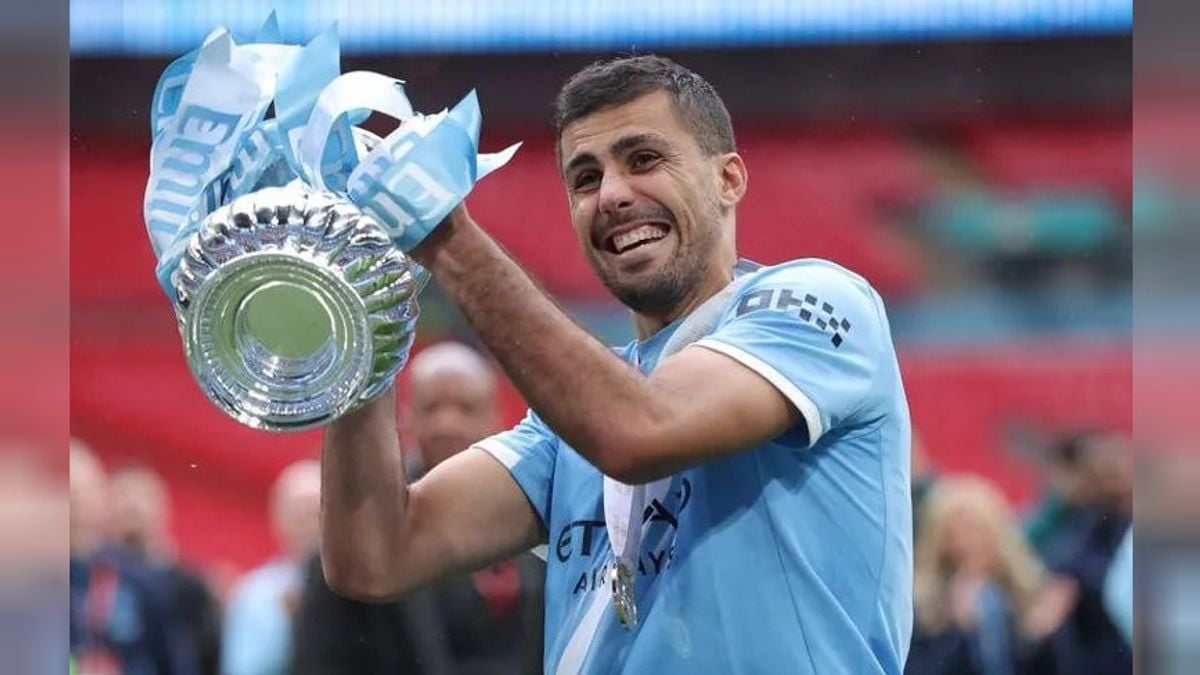 رودري يوافق على تفاوض برشلونة مع مانشستر سيتي