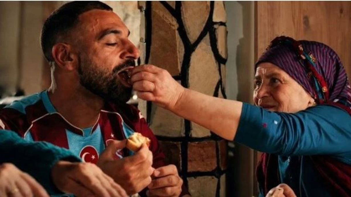 سيدة تعلن عن محمد صلاح في تركيا تكشف كواليس اللقاء