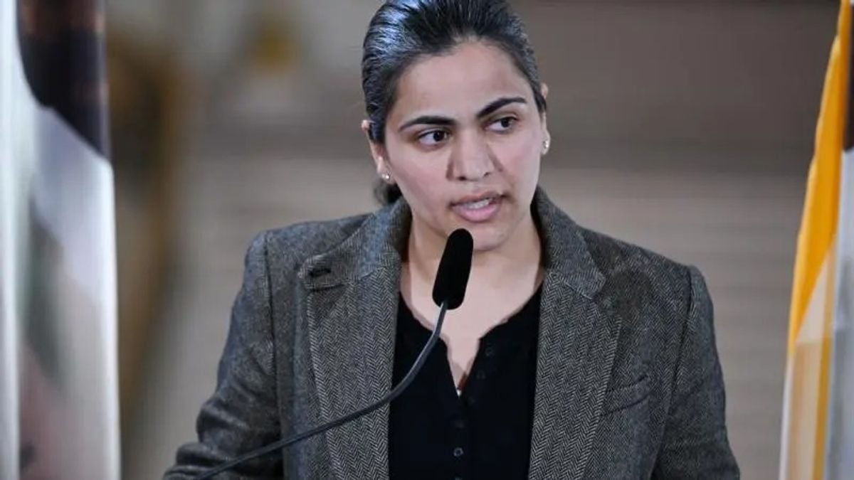 عائشة وهاب من أصول أفغانية تتولى منصب نائبة في الكونغرس الأمريكي