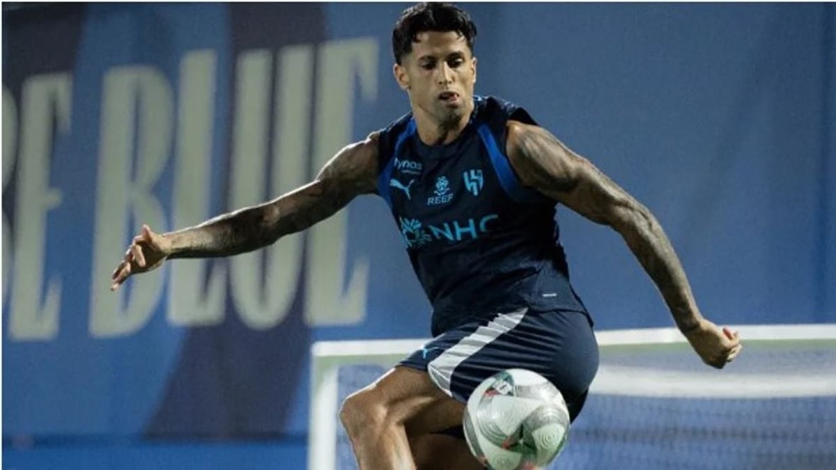 كانسيلو وهيرنانديز ينضمان لتدريبات الهلال