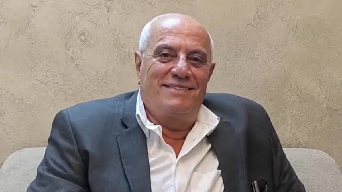لبنان يستجوب اللواء عادل عيسى بعد توقيفه في السفارة السورية