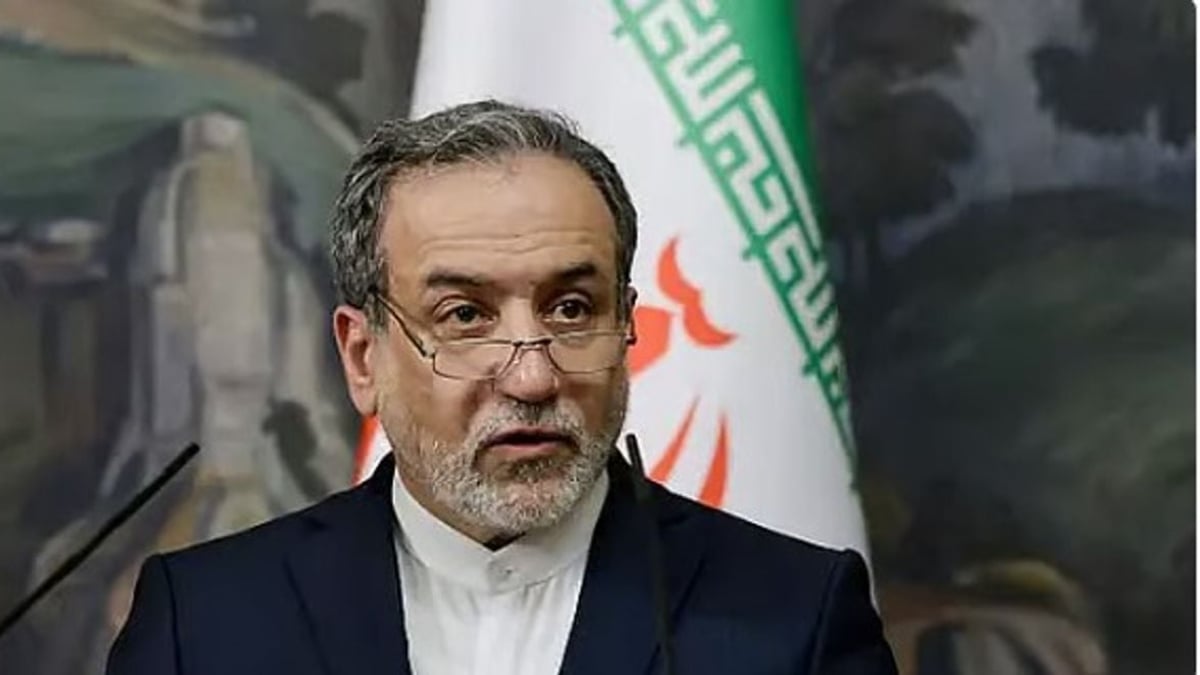 طهران ومسقط تبحثان مسارًا مؤقتًا لشحن البضائع عبر مضيق هرمز
