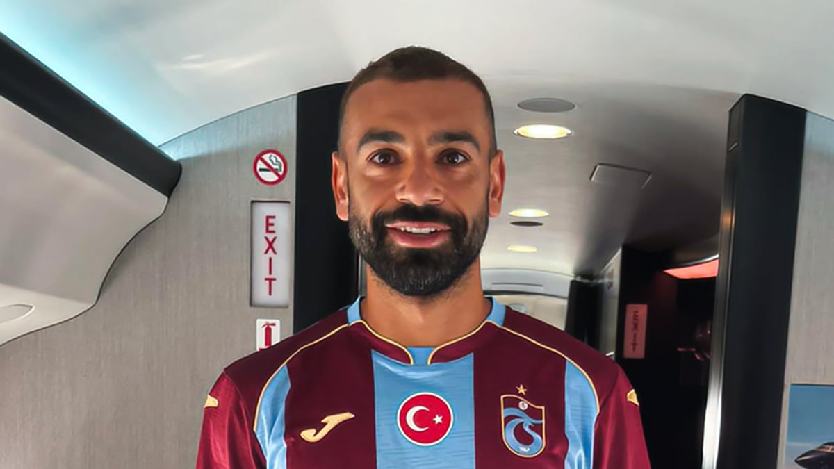 محمد صلاح يظهر بقميص طرابزون ويوجه رسالة لجمهور النادي