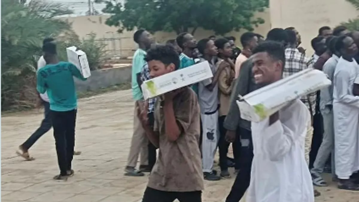 مركز الملك سلمان يواصل توزيع المساعدات الغذائية في السودان