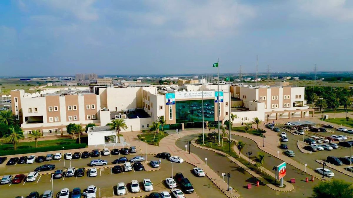 مستشفى الأمير محمد بن ناصر يبدأ زراعة العدسات لمرضى الماء الأبيض