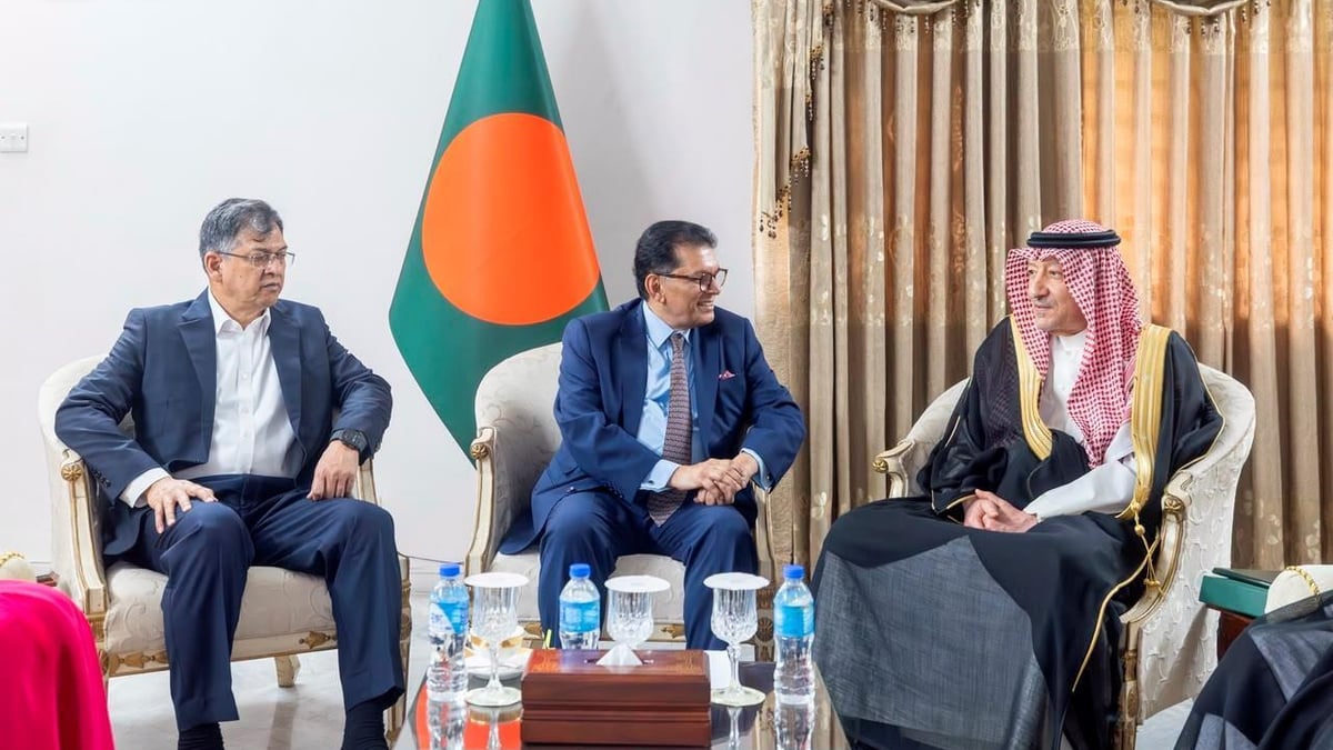 نائب وزير الخارجية السعودي يبحث تعزيز التعاون مع نظيريه في بنغلاديش