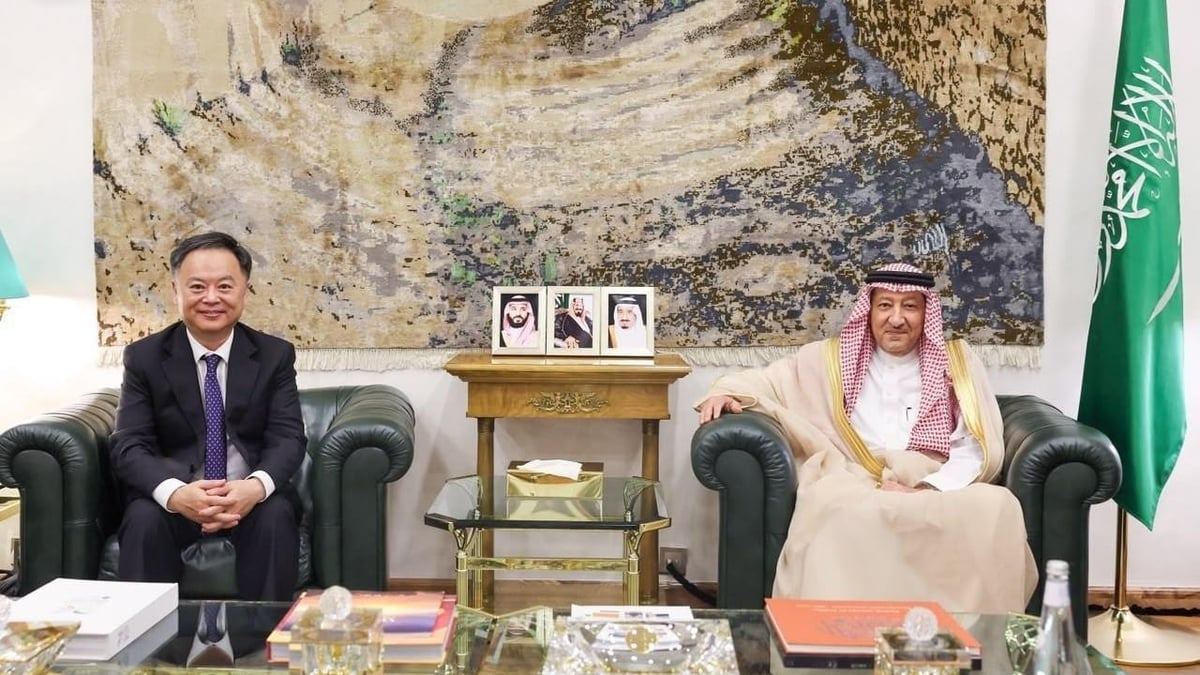 نائب وزير الخارجية يناقش العلاقات الثنائية مع مسؤول صيني