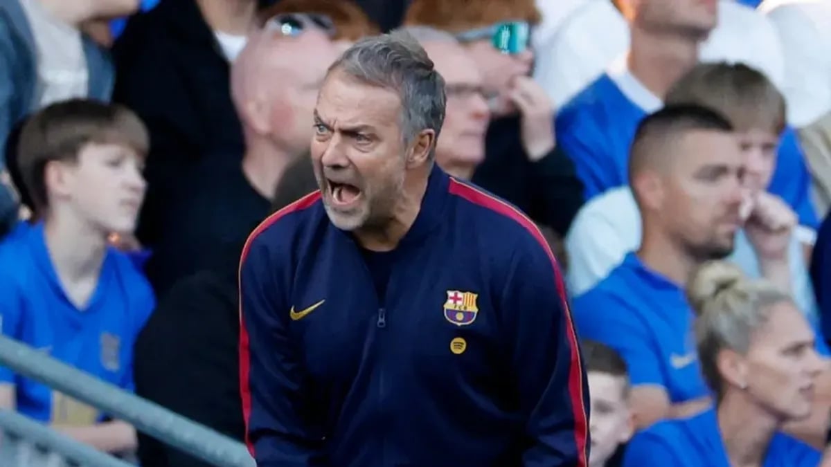 هانزي فليك: رافينيا من أبرز لاعبي برشلونة