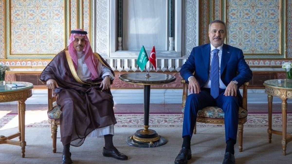 وزير الخارجية السعودي يبحث العلاقات مع نظيره التركي في إسطنبول