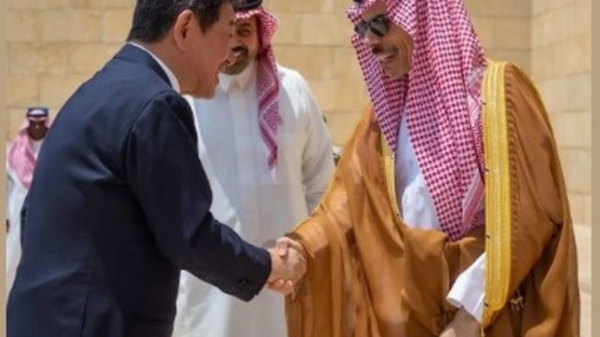 وزير الخارجية السعودي يستقبل نظيره الياباني في اجتماع استراتيجي