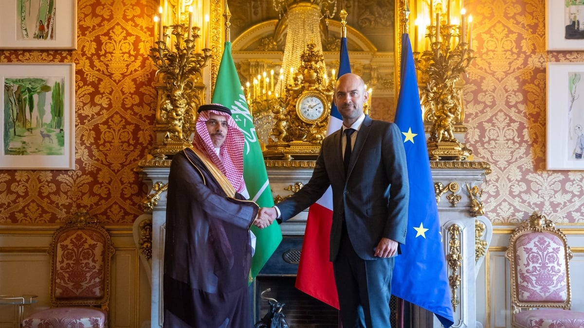 وزير الخارجية السعودي يناقش تعزيز العلاقات مع فرنسا في باريس