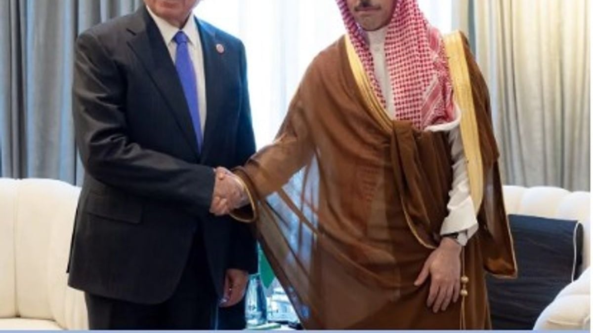 وزير الخارجية يناقش تطورات المنطقة مع نظيره العراقي
